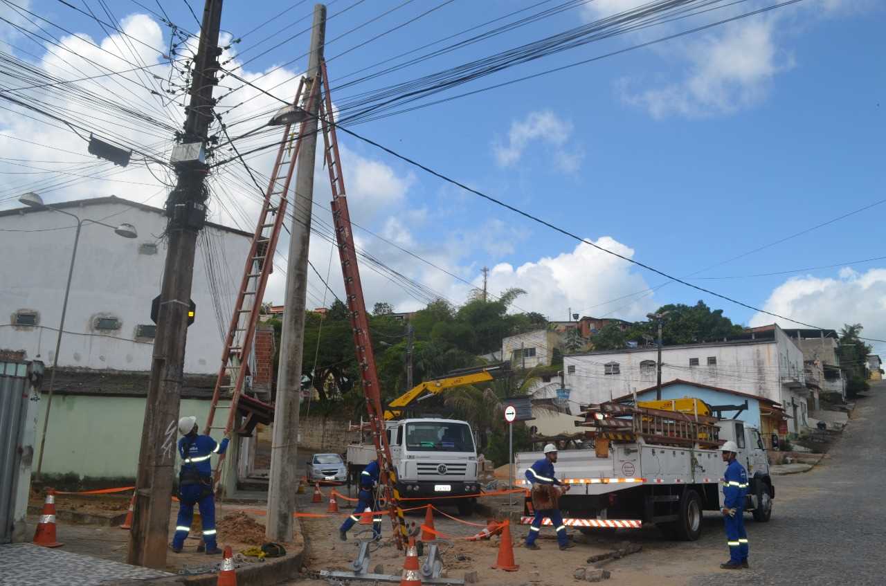 Camacã: Coelba inicia a troca de fiação e rede elétrica em pontos estratégicos da cidade
